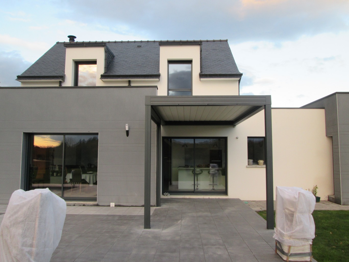 Pergola bioclimatique aux alentours de Bain sur Oust